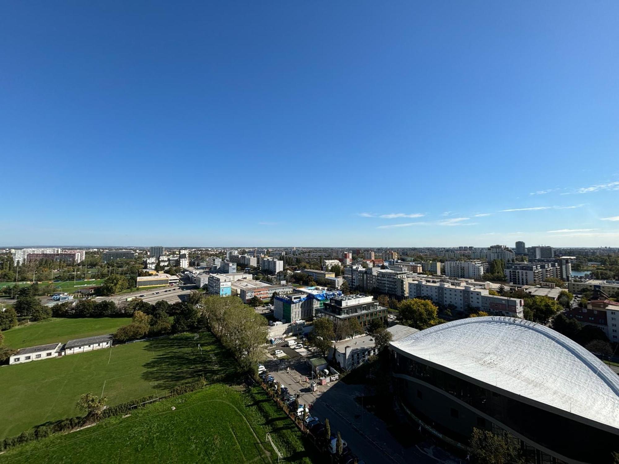 Three Towers With Beautiful View And Parking! Apartment Братислава Екстериор снимка