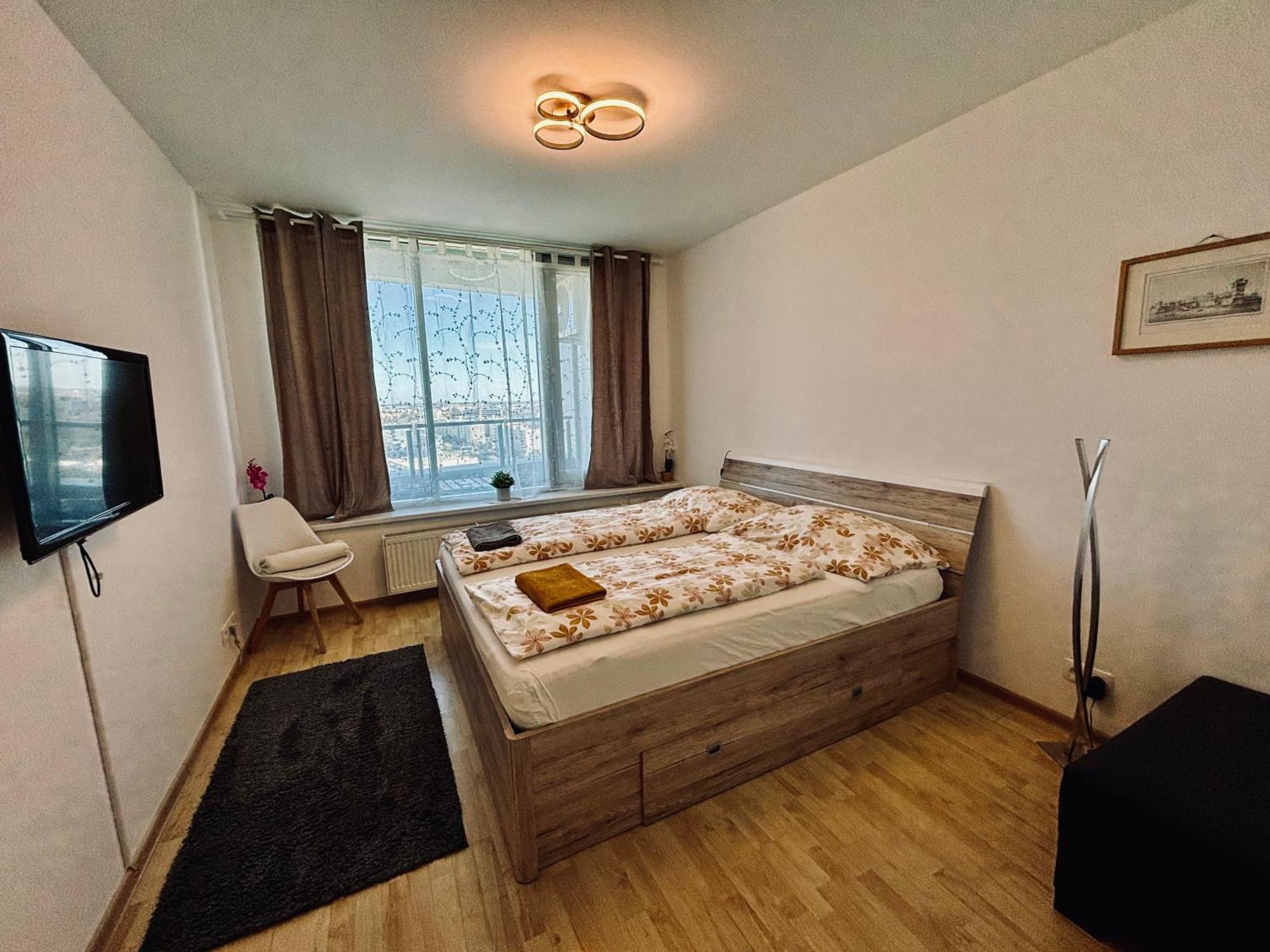Three Towers With Beautiful View And Parking! Apartment Братислава Екстериор снимка